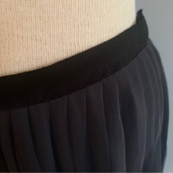 Club Monaco pleat & lace skirt / eyelash lace hem / slate gray & black / NEW !! - Picture 4 of 6